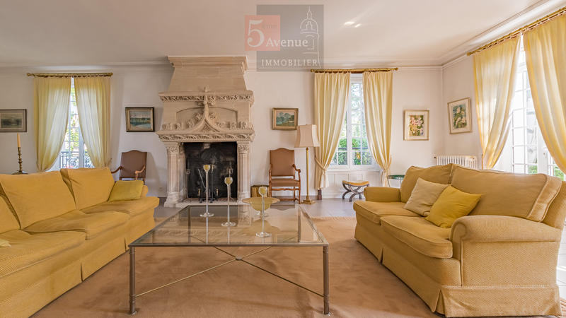 Maison - 430 m² - 12 pièces