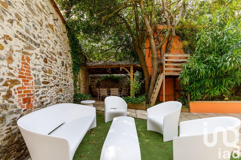 Maison - 280 m² - 9 pièces