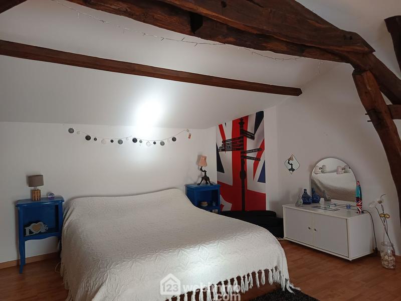 Maison - 240 m² - 8 pièces