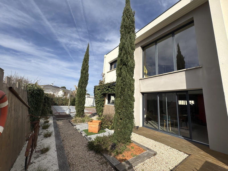 Maison - 228 m² - 7 pièces