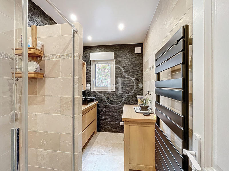 Maison - 168 m² - 8 pièces