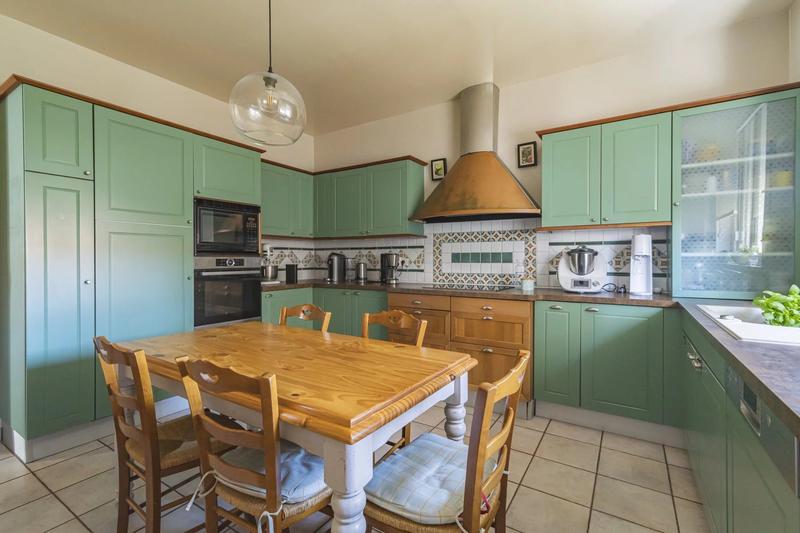 Maison - 216 m² - 8 pièces