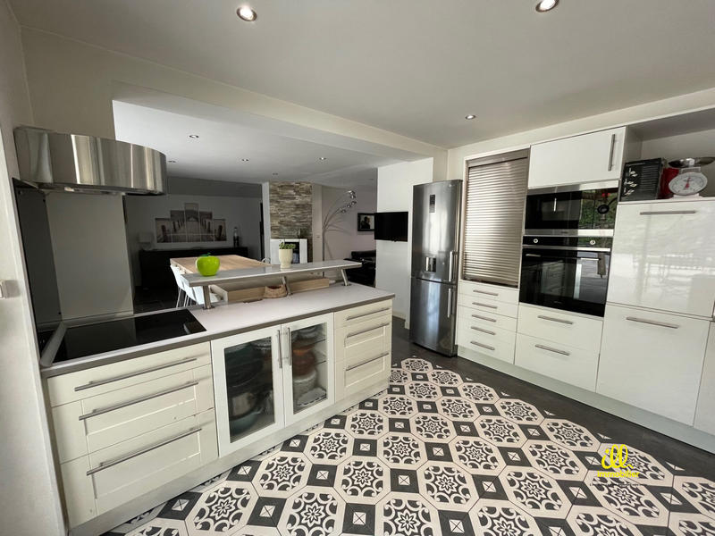 Maison - 188 m² - 6 pièces