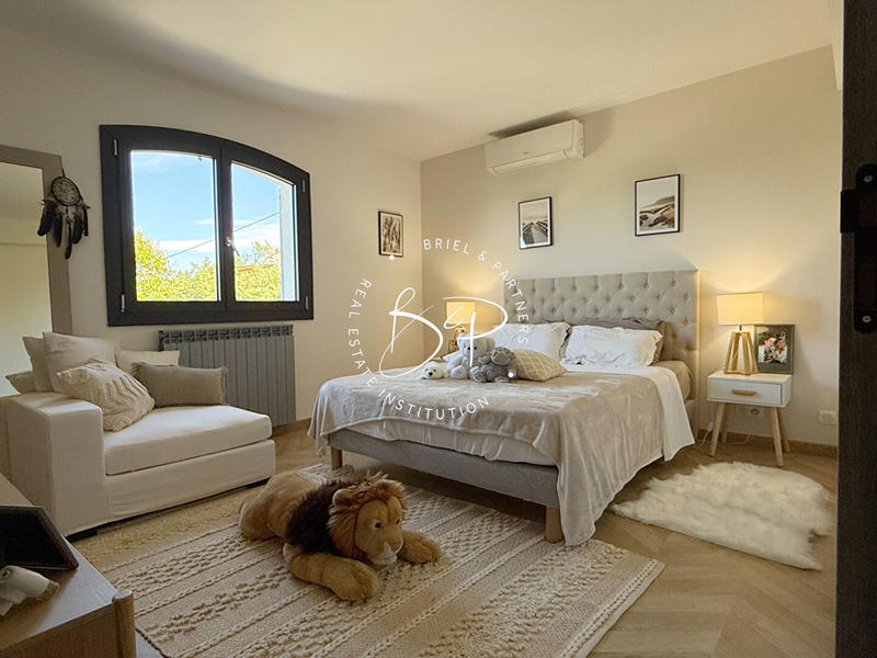 Maison - 293 m² - 11 pièces