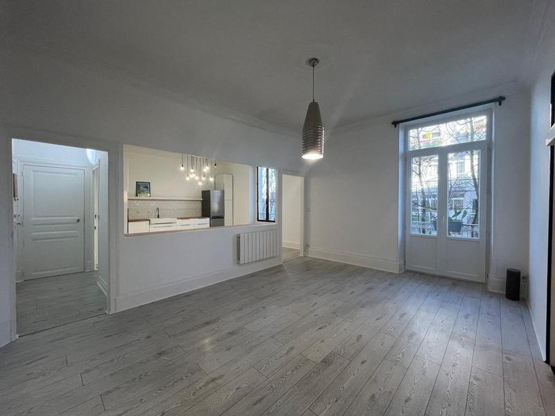 Appartement - 64 m² - 2 pièces
