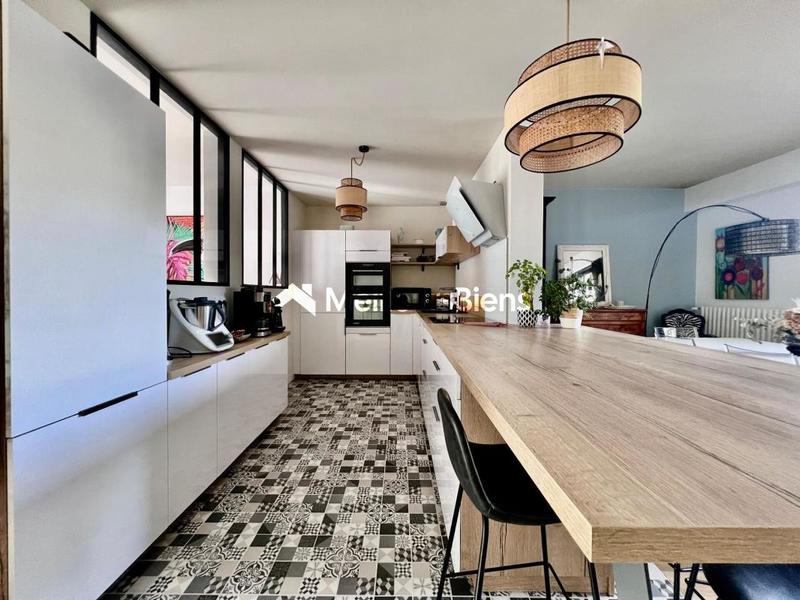 Maison - 168 m² - 8 pièces