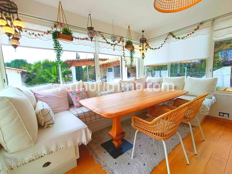 Maison - 280 m² - 6 pièces