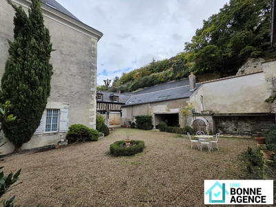 Maison - 340 m² - 9 pièces