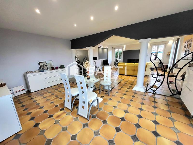 Maison - 223 m² - 8 pièces