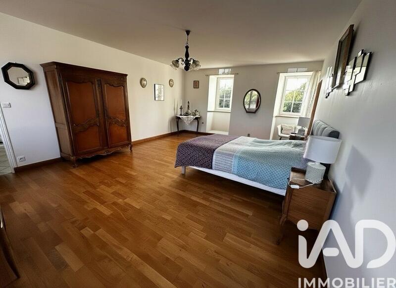 Maison - 202 m² - 6 pièces