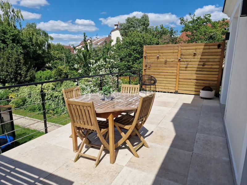 Maison - 94 m² - 5 pièces