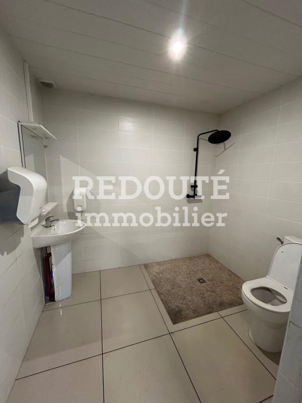 Entrepôt - 1 300 m² - 6 pièces