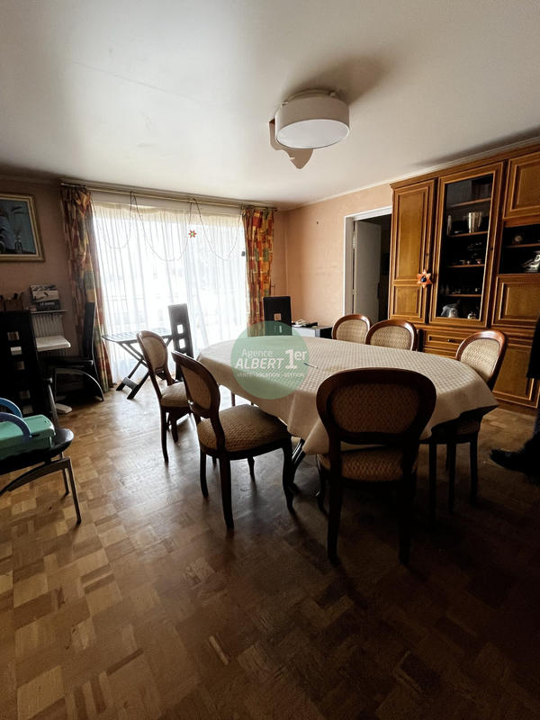 Maison - 215 m² - 8 pièces