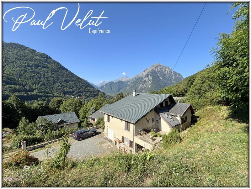 Maison - 235 m² - 9 pièces