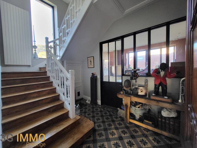 Maison - 225 m² - 10 pièces