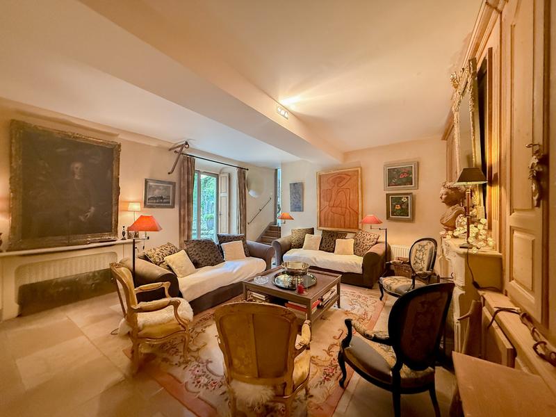 Maison - 280 m² - 10 pièces