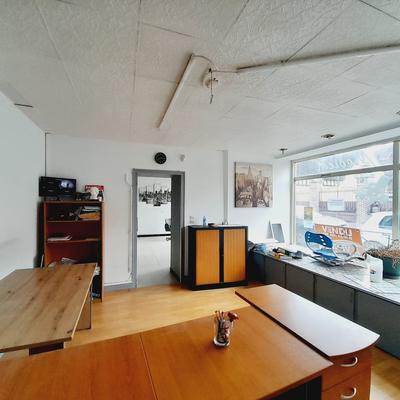 Local commercial - 369 m²