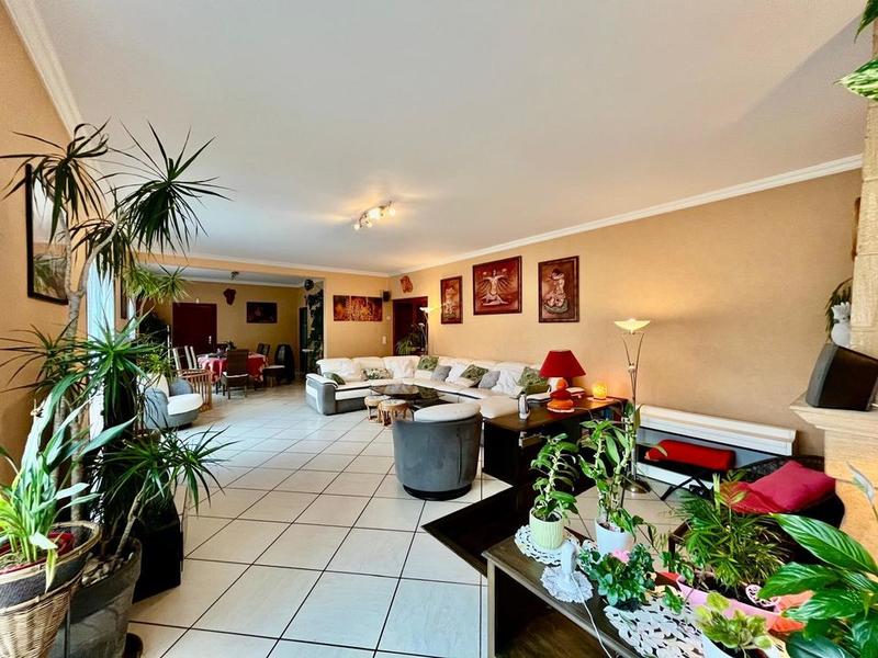 Maison - 313 m² - 9 pièces