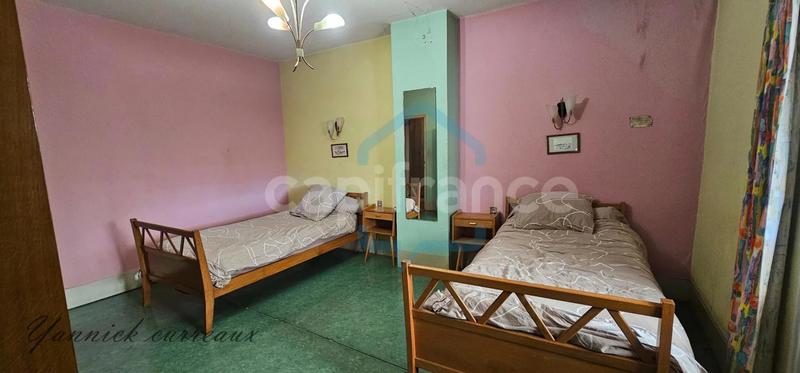 Maison - 244 m² - 9 pièces