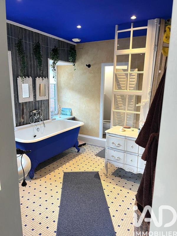 Maison - 220 m² - 7 pièces