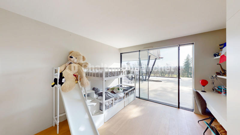 Maison - 235 m² - 6 pièces