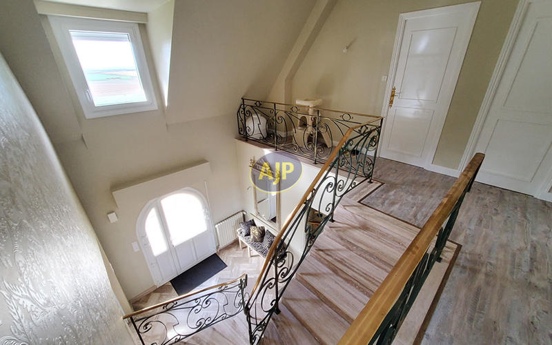 Maison - 178 m² - 7 pièces