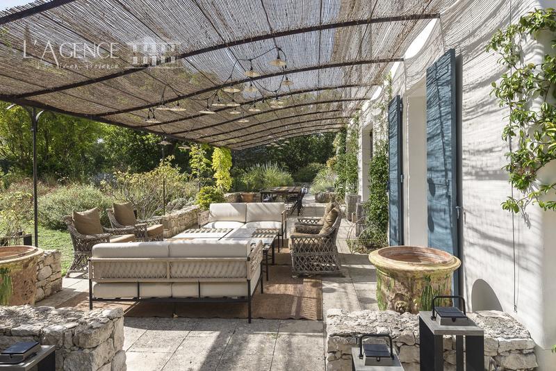 Maison - 380 m² - 9 pièces