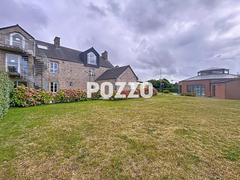 Maison - 394 m² - 16 pièces