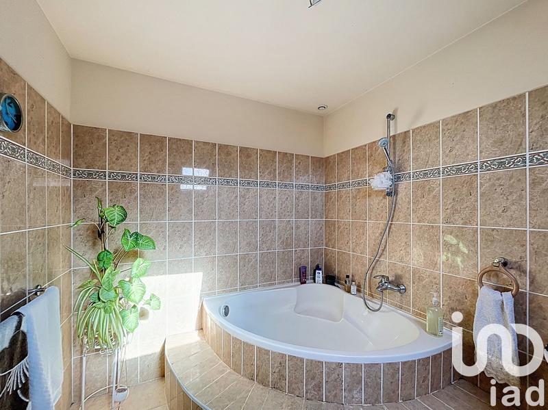 Maison - 230 m² - 7 pièces