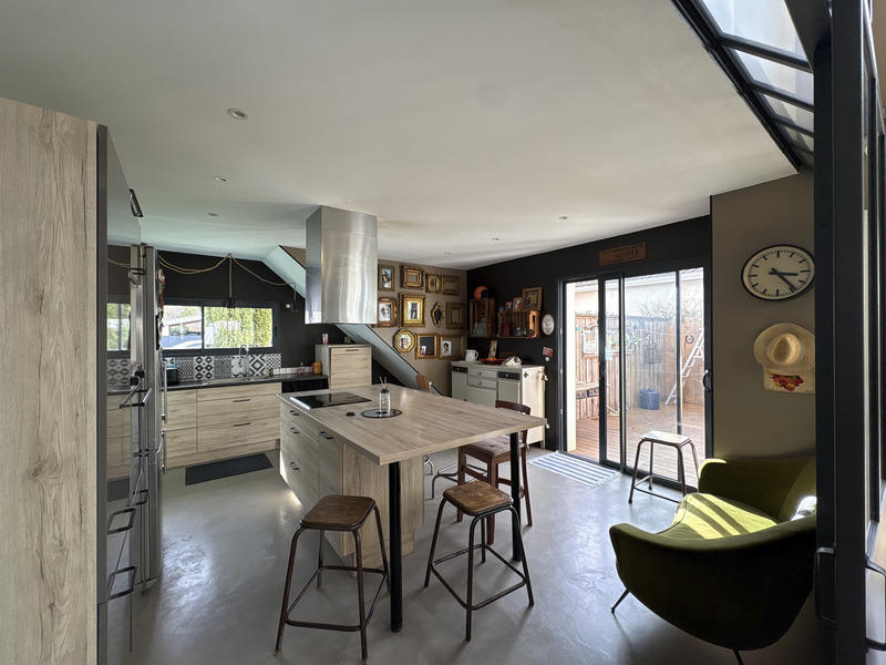 Maison - 228 m² - 7 pièces