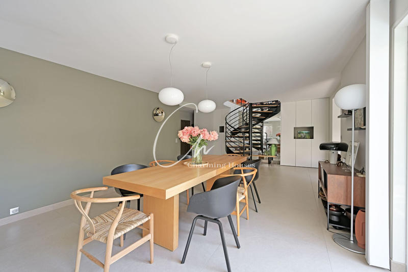 Maison - 218 m² - 7 pièces