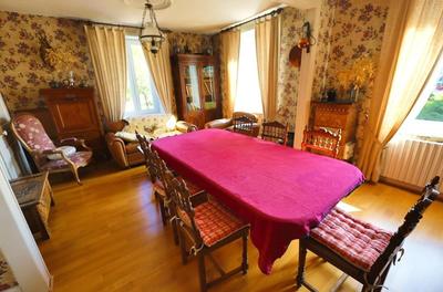 Maison - 210 m² - 15 pièces