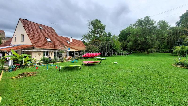 Maison - 213 m² - 8 pièces