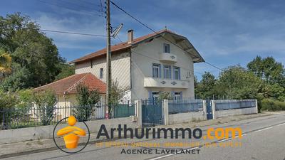 Maison - 240 m² - 11 pièces