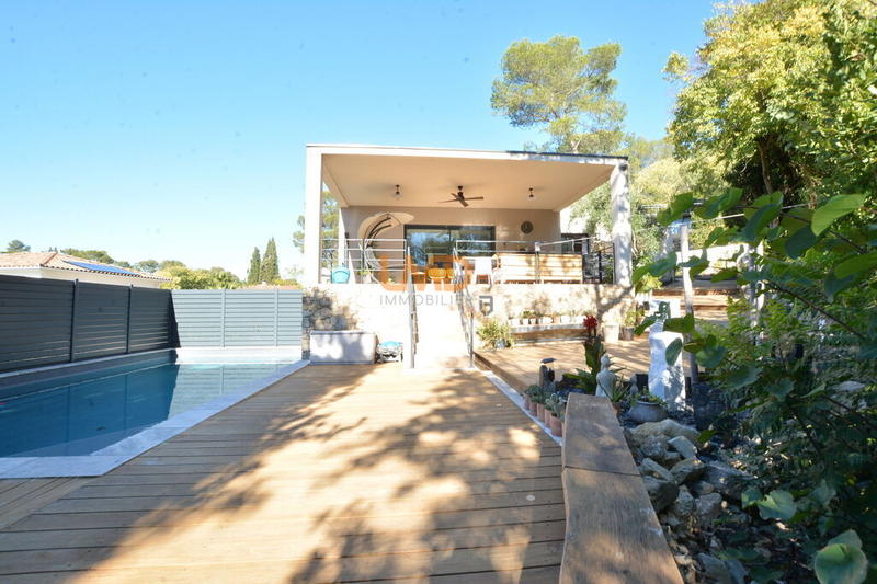 Propriété - 147 m² - 6 pièces