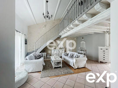 Maison - 235 m² - 8 pièces