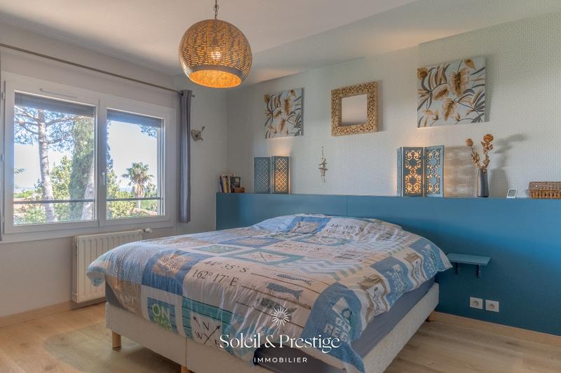 Maison - 180 m² - 9 pièces