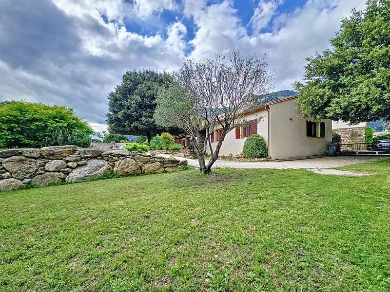 Maison - 220 m² - 7 pièces