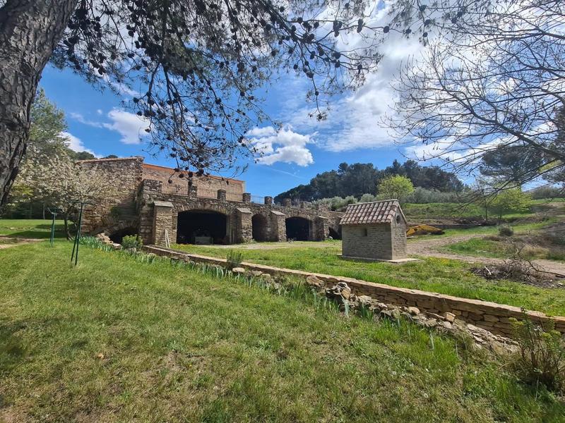 Mas - 437 m² - 11 pièces