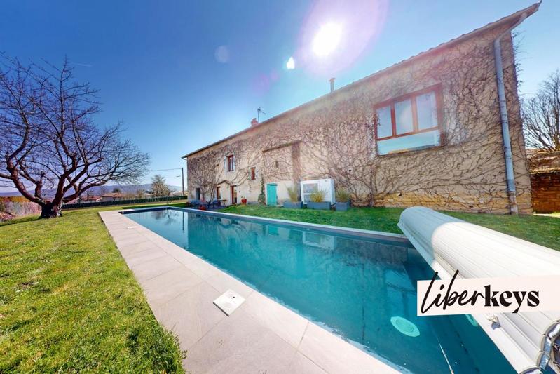 Maison - 240 m² - 7 pièces