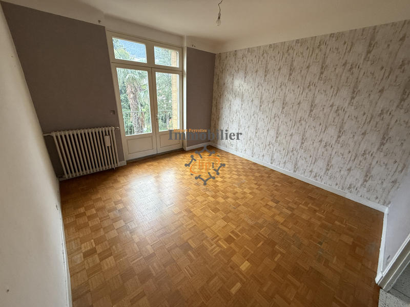 Maison - 230 m² - 8 pièces