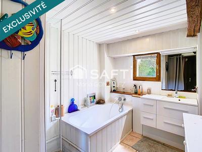 Maison - 180 m² - 8 pièces