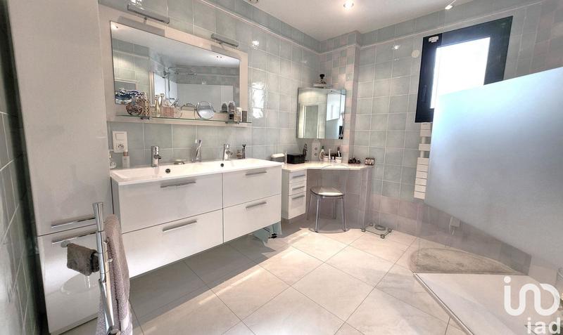 Maison - 180 m² - 5 pièces