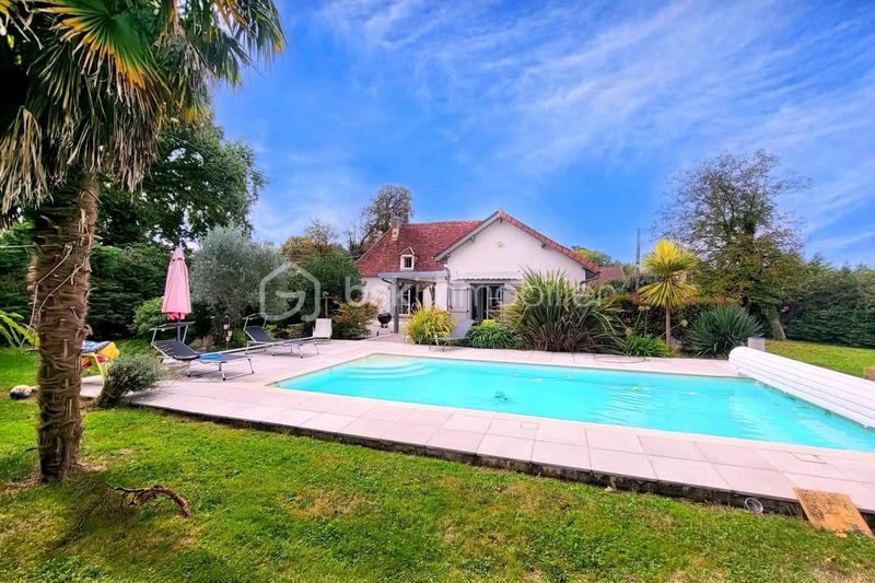 Maison traditionnelle - 153 m² - 7 pièces