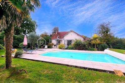 Maison traditionnelle - 153 m² - 7 pièces