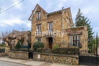 Maison - 210 m² - 9 pièces