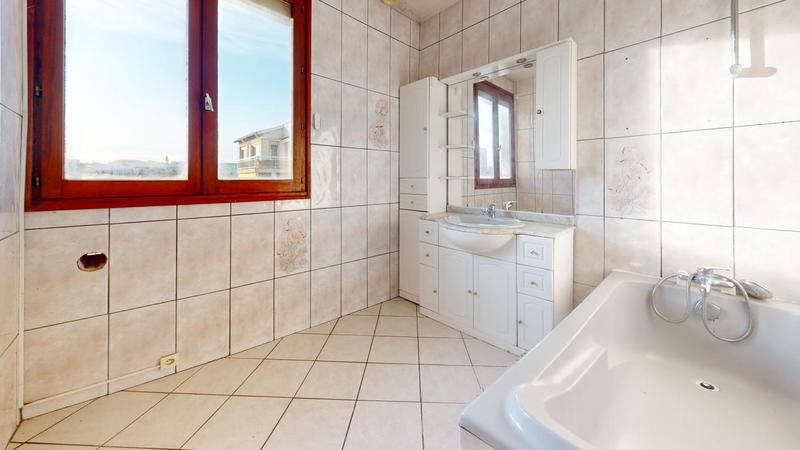 Appartement - 95 m² - 5 pièces