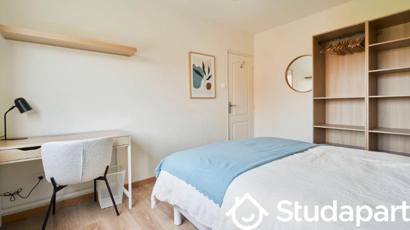 Chambre - 120 m² - 1 pièce