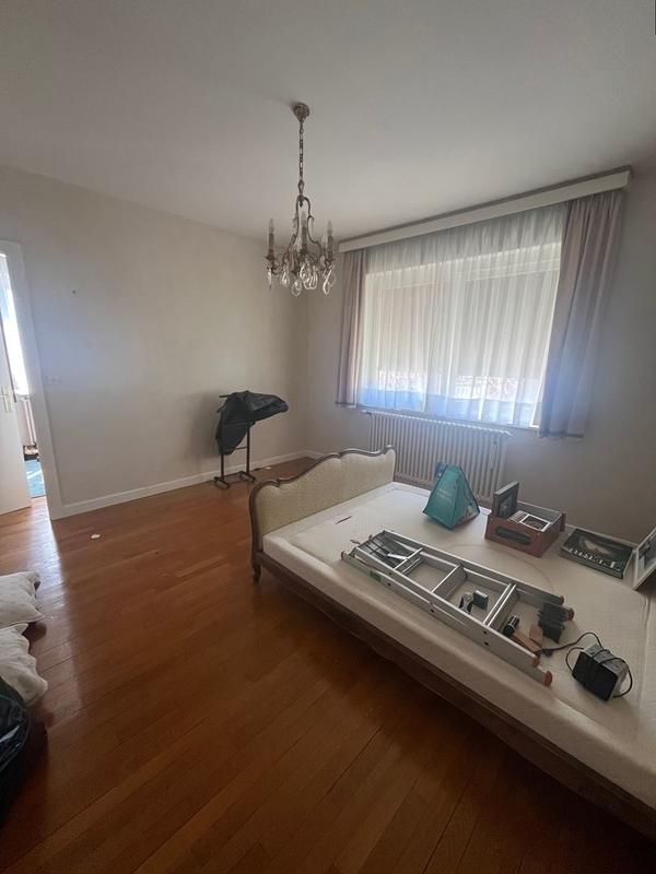 Maison traditionnelle - 231 m² - 9 pièces