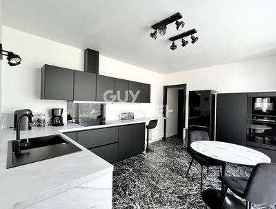 Maison - 273 m² - 10 pièces